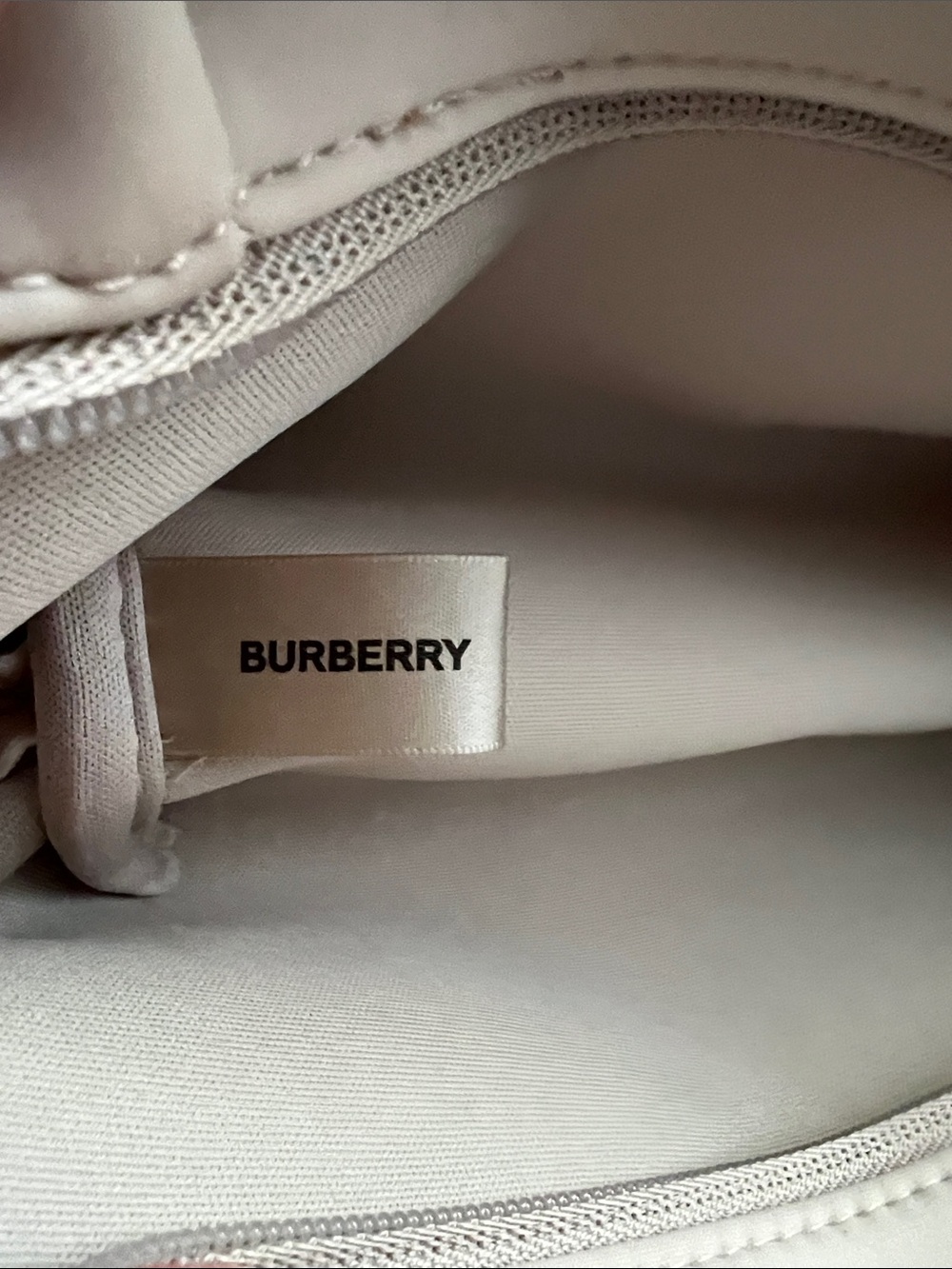 BURBERRY Pink Tote & Tan Make-up Pouch and Cream Toiletry bag - Picture 10 of 11